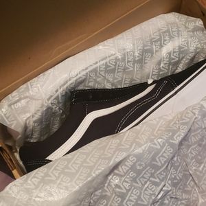 NWT Black Vans Old Skool